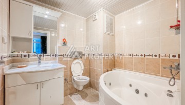 Квартира 2+1 на первой береговой линии в Махмутларе с панорамным видом на море - Ракурс 18