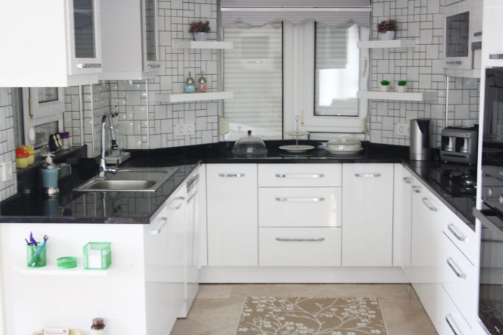 Трехэтажная вилла 5+1 в 100 метрах от моря в Кестель, 240 м2 - Ракурс 7