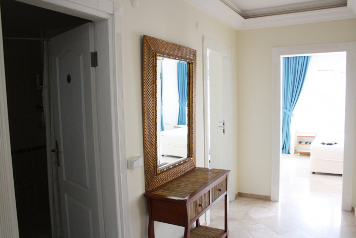 Трехэтажная вилла 5+1 в 100 метрах от моря в Кестель, 240 м2 - Ракурс 11