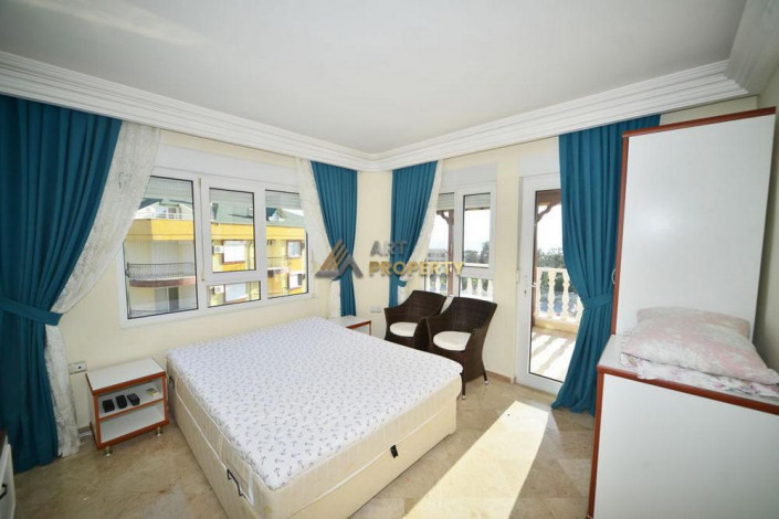 Трехэтажная вилла 5+1 в 100 метрах от моря в Кестель, 240 м2 - Ракурс 19