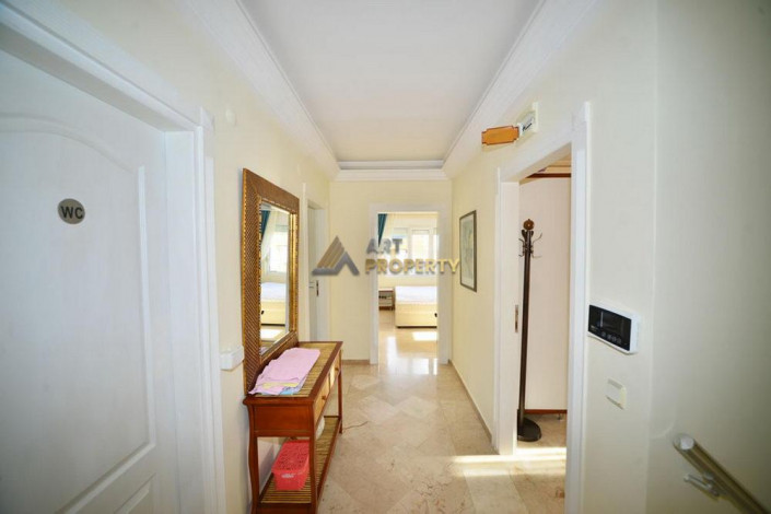 Трехэтажная вилла 5+1 в 100 метрах от моря в Кестель, 240 м2 - Ракурс 20