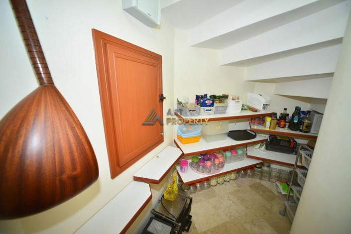 Трехэтажная вилла 5+1 в 100 метрах от моря в Кестель, 240 м2 - Ракурс 22