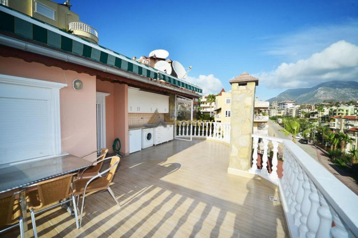 Трехэтажная вилла 5+1 в 100 метрах от моря в Кестель, 240 м2 - Ракурс 27