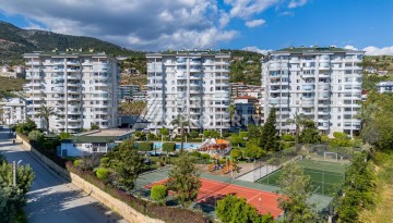 Просторная квартира 3+1 с дизайнерским ремонтом и видом на крепость в Джикджили - Ракурс 1