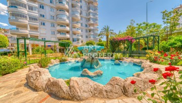 Просторная квартира 3+1 с дизайнерским ремонтом и видом на крепость в Джикджили - Ракурс 2