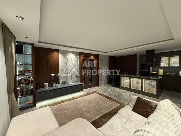 Просторная квартира 3+1 с дизайнерским ремонтом и видом на крепость в Джикджили - Ракурс 11