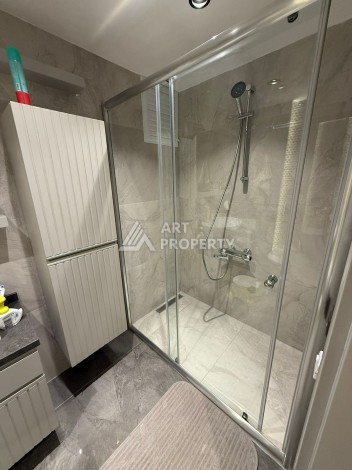 Просторная квартира 3+1 с дизайнерским ремонтом и видом на крепость в Джикджили - Ракурс 12