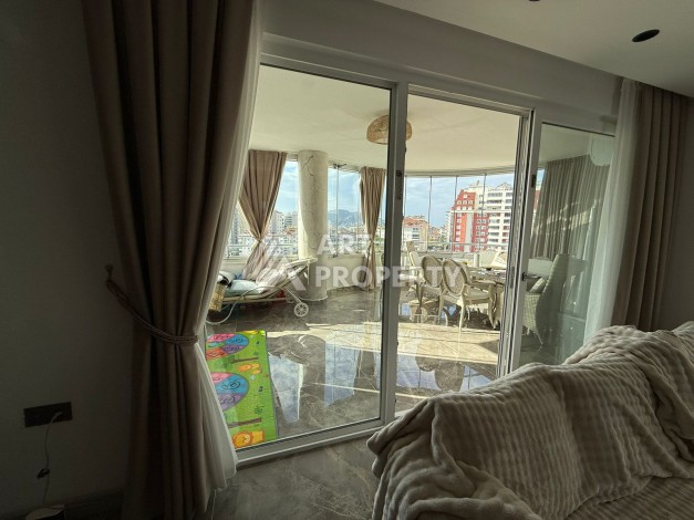 Просторная квартира 3+1 с дизайнерским ремонтом и видом на крепость в Джикджили - Ракурс 18