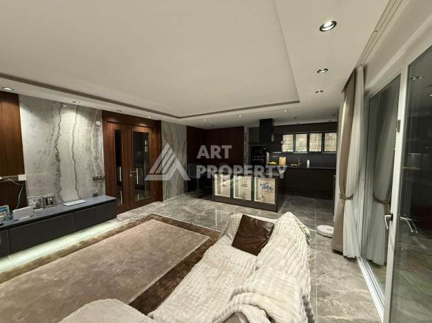 Просторная квартира 3+1 с дизайнерским ремонтом и видом на крепость в Джикджили - Ракурс 20