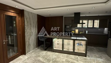 Просторная квартира 3+1 с дизайнерским ремонтом и видом на крепость в Джикджили - Ракурс 22