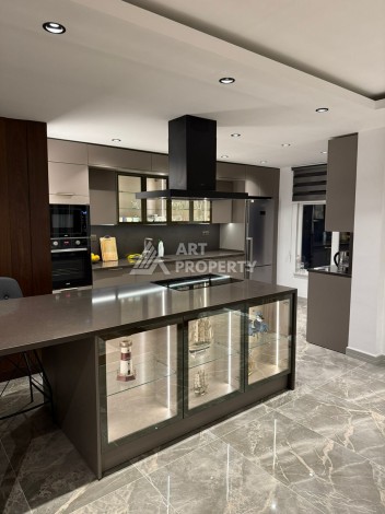 Просторная квартира 3+1 с дизайнерским ремонтом и видом на крепость в Джикджили - Ракурс 22