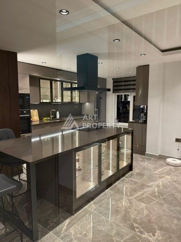 Просторная квартира 3+1 с дизайнерским ремонтом и видом на крепость в Джикджили - Ракурс 26