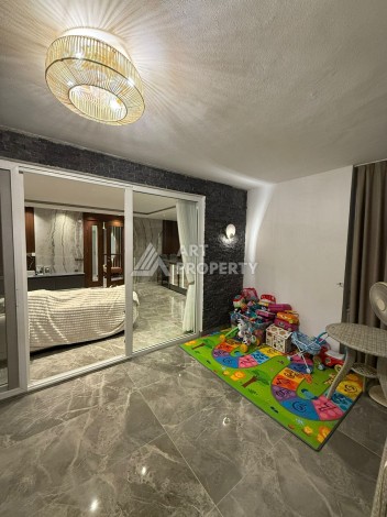 Просторная квартира 3+1 с дизайнерским ремонтом и видом на крепость в Джикджили - Ракурс 28