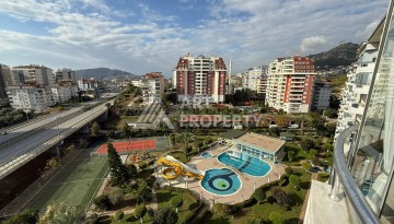 Просторная квартира 3+1 с дизайнерским ремонтом и видом на крепость в Джикджили - Ракурс 32