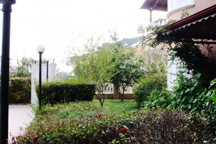 Трехэтажная вилла 5+1 в 100 метрах от моря в Кестель, 240 м2 - Ракурс 31