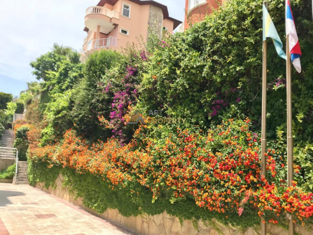 Трехэтажная вилла 5+1 в 100 метрах от моря в Кестель, 240 м2 - Ракурс 34