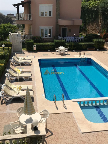 Трехэтажная вилла 5+1 в 100 метрах от моря в Кестель, 240 м2 - Ракурс 36