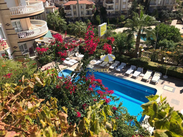 Трехэтажная вилла 5+1 в 100 метрах от моря в Кестель, 240 м2 - Ракурс 41