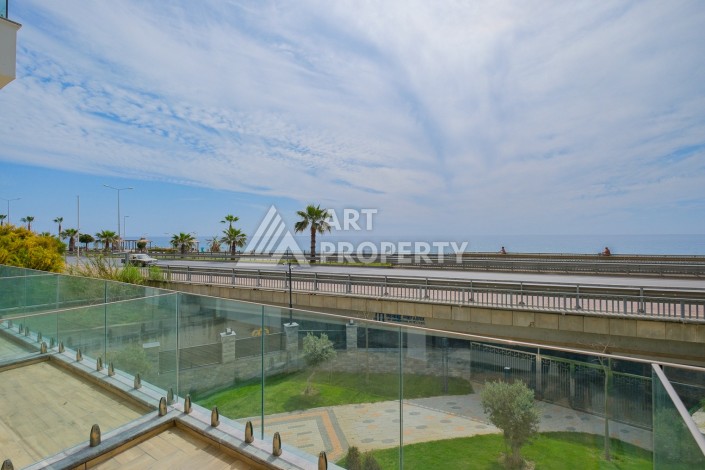 Квартира 1+1 на первой береговой линии с прямым видом на море в Махмутларе - Ракурс 26