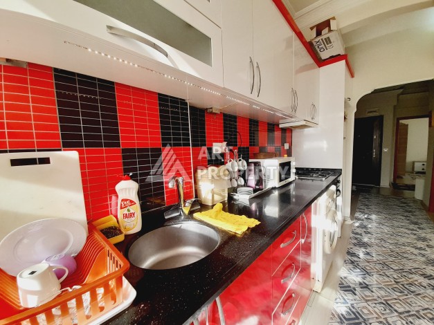 Недорогая квартира 2+1 в центре Алании, 100 м до моря, подходит под ВНЖ - Ракурс 16