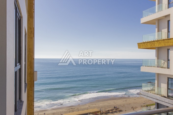 Квартира 1+1 на первой береговой линии в Махмутларе, 55 м², высокий арендный потенциал - Ракурс 0