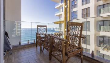 Квартира 1+1 на первой береговой линии в Махмутларе, 55 м², высокий арендный потенциал - Ракурс 3