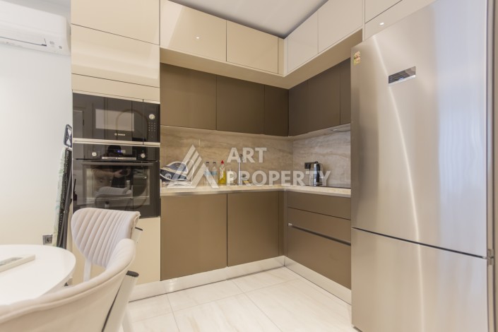 Квартира 1+1 на первой береговой линии в Махмутларе, 55 м², высокий арендный потенциал - Ракурс 13