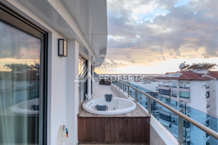 Элитный пентхаус 3+1 с панорамным видом на море и город в районе пляжа Клеопатры - Ракурс 1