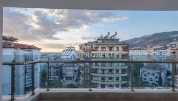 Элитный пентхаус 3+1 с панорамным видом на море и город в районе пляжа Клеопатры - Ракурс 7