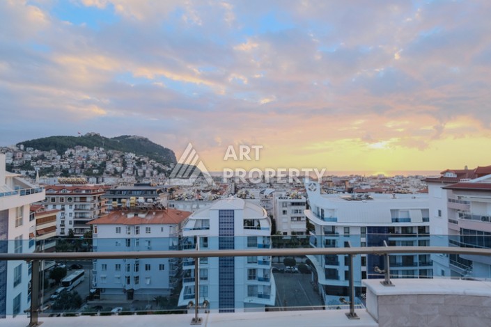 Элитный пентхаус 3+1 с панорамным видом на море и город в районе пляжа Клеопатры - Ракурс 20