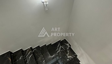 Эксклюзивный пентхаус 3+1 с потолками 3,5  м и панорамным видом на море и горы в Махмутларе - Ракурс 22