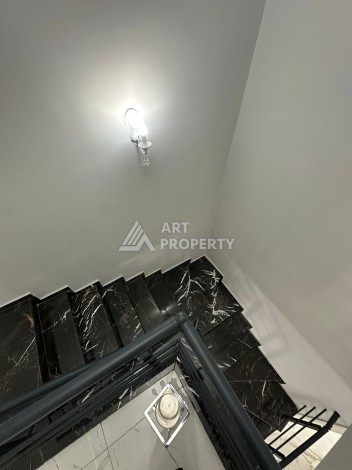 Эксклюзивный пентхаус 3+1 с потолками 3,5  м и панорамным видом на море и горы в Махмутларе - Ракурс 21