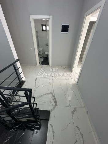 Эксклюзивный пентхаус 3+1 с потолками 3,5  м и панорамным видом на море и горы в Махмутларе - Ракурс 24