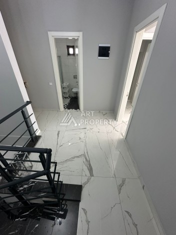 Эксклюзивный пентхаус 3+1 с потолками 3,5  м и панорамным видом на море и горы в Махмутларе - Ракурс 25