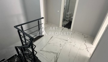 Эксклюзивный пентхаус 3+1 с потолками 3,5  м и панорамным видом на море и горы в Махмутларе - Ракурс 28