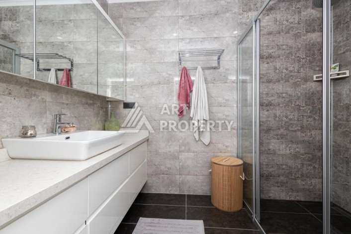 Просторная квартира 3+1 с видом на горы и море в престижном районе Кестель, Алания. - Ракурс 6