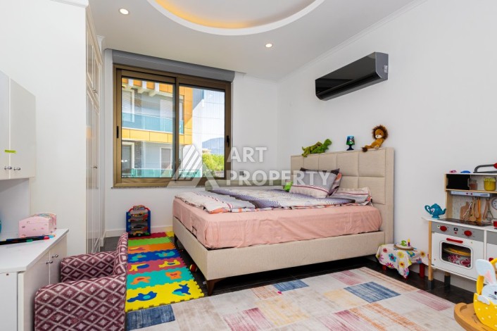 Просторная квартира 3+1 с видом на горы и море в престижном районе Кестель, Алания. - Ракурс 9