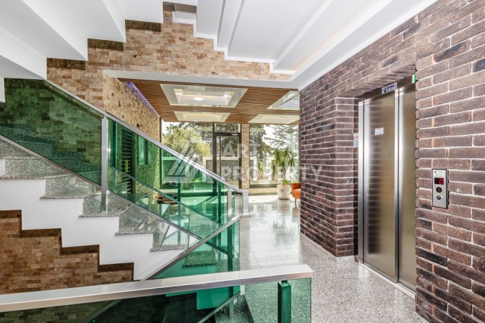 Просторная квартира 3+1 с видом на горы и море в престижном районе Кестель, Алания. - Ракурс 35