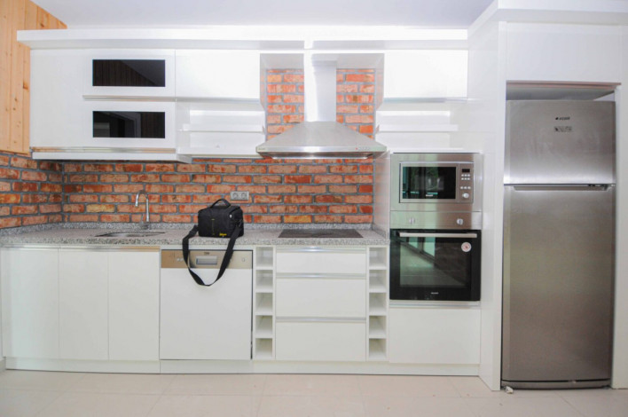 Четырехкомнатная квартира в 50 метрах от Средиземного моря в районе Кестель, Алания, 120 м2 - Ракурс 2