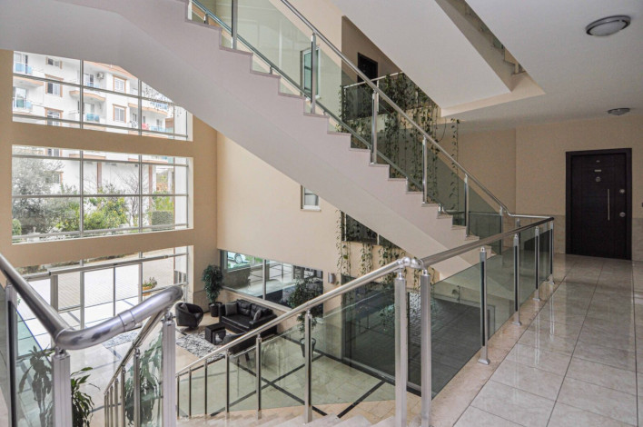 Четырехкомнатная квартира в 50 метрах от Средиземного моря в районе Кестель, Алания, 120 м2 - Ракурс 17