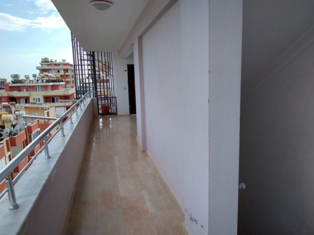 Трехкомнатная квартира в 250 метрах от моря в районе Махмутлара, 120 м2 - Ракурс 3