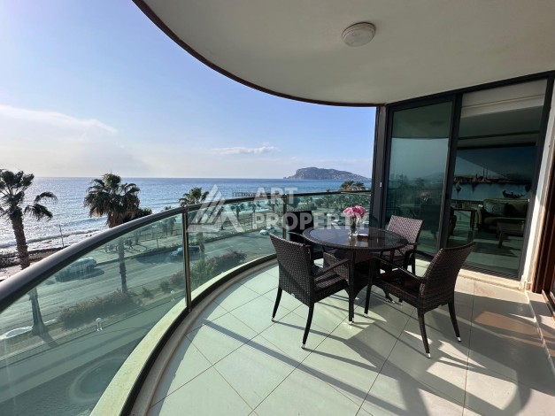 Квартира 2+1 на первой линии в районе Оба, 115 м², прямой вид на море и крепость - Ракурс 0