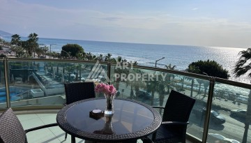 Квартира 2+1 на первой линии в районе Оба, 115 м², прямой вид на море и крепость - Ракурс 2