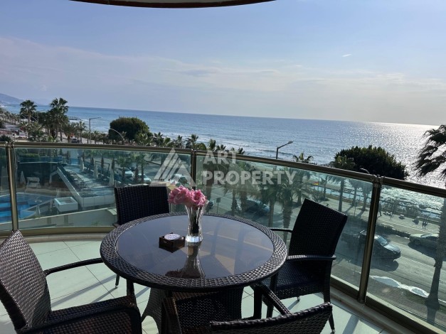 Квартира 2+1 на первой линии в районе Оба, 115 м², прямой вид на море и крепость - Ракурс 1