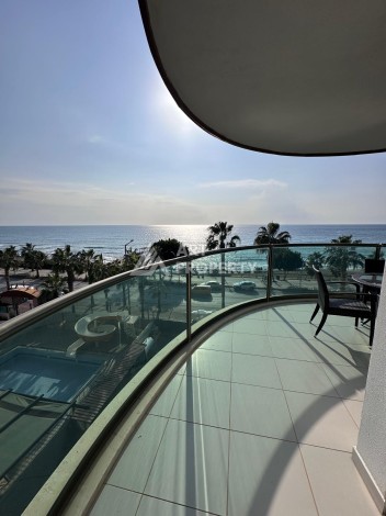 Квартира 2+1 на первой линии в районе Оба, 115 м², прямой вид на море и крепость - Ракурс 4