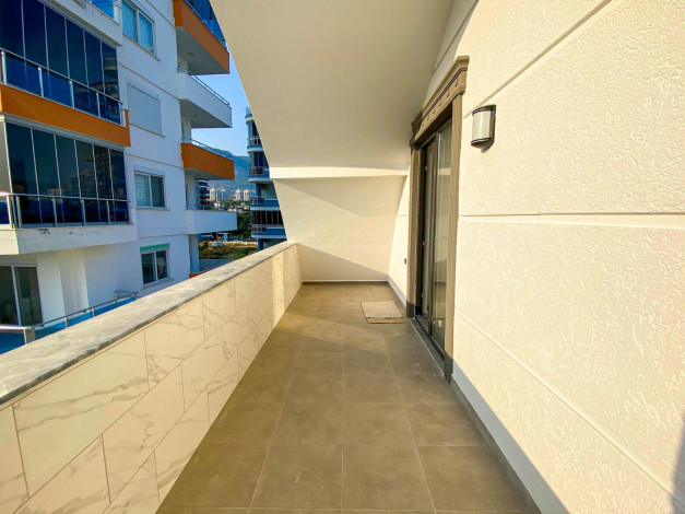 Трехкомнатная квартира в новом доме в 350 метрах от моря в Махмутлар, 110 м2 - Ракурс 2