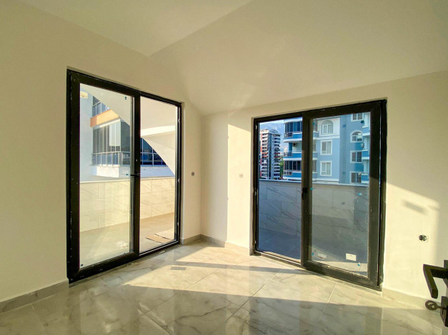 Трехкомнатная квартира в новом доме в 350 метрах от моря в Махмутлар, 110 м2 - Ракурс 3