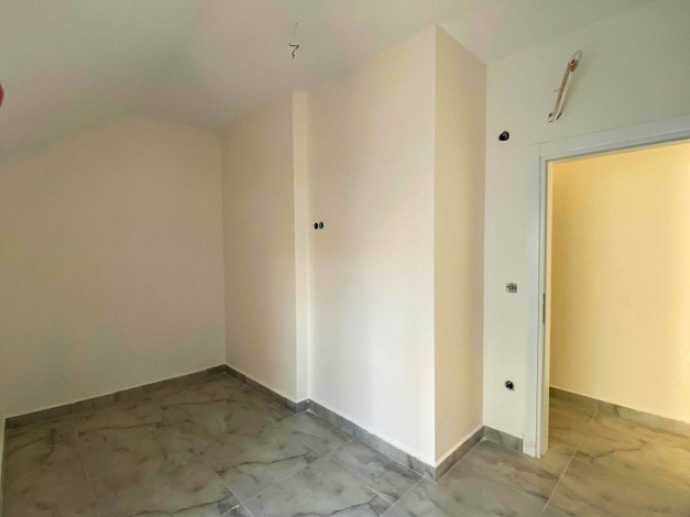 Трехкомнатная квартира в новом доме в 350 метрах от моря в Махмутлар, 110 м2 - Ракурс 4