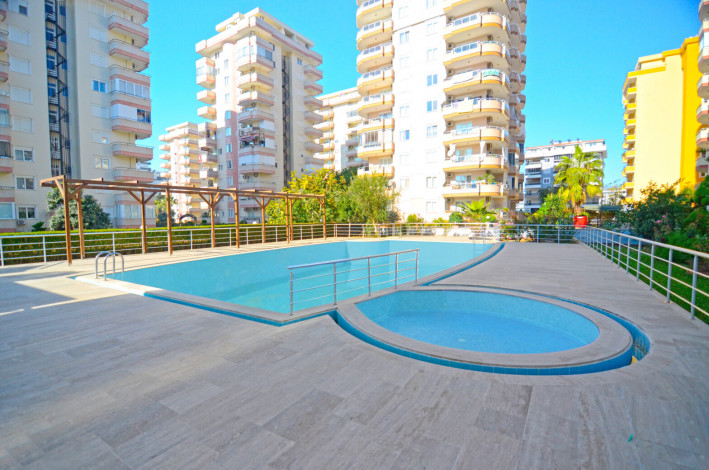 Полностью меблированная трехкомнатная квартира 2+1 в 500 метрах от моря в Махмутларе, 118 м2 - Ракурс 2