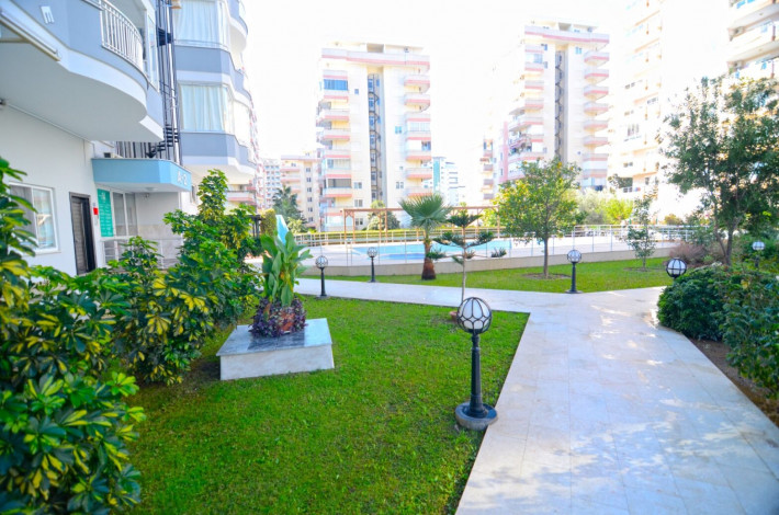 Полностью меблированная трехкомнатная квартира 2+1 в 500 метрах от моря в Махмутларе, 118 м2 - Ракурс 5